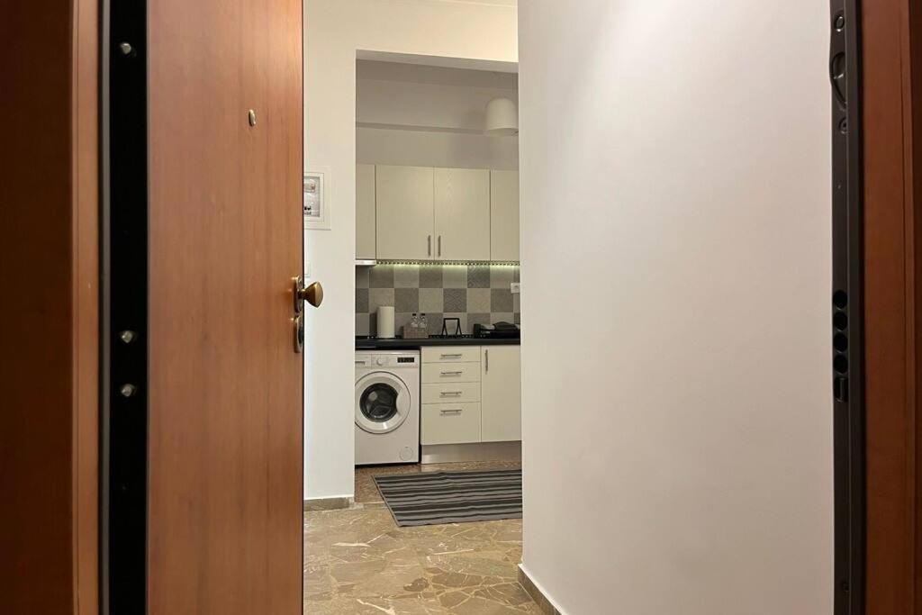 Pame Rentals - Ideal For 2 In Pagrati Athens Exterior photo