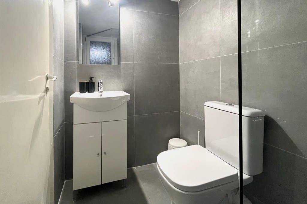 Pame Rentals - Ideal For 2 In Pagrati Athens Exterior photo