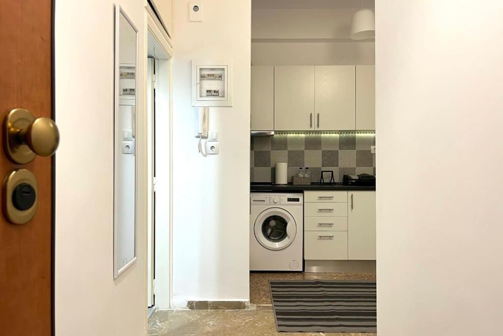 Pame Rentals - Ideal For 2 In Pagrati Athens Exterior photo